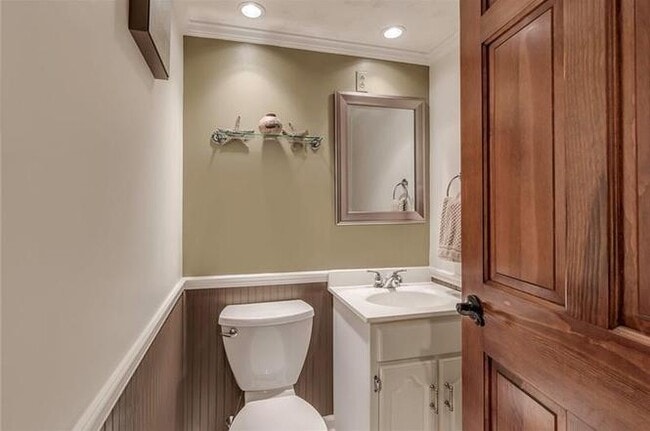 Building Photo - 151 Pilgrim Dr