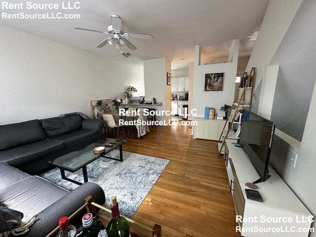 Building Photo - 8 Hingham St