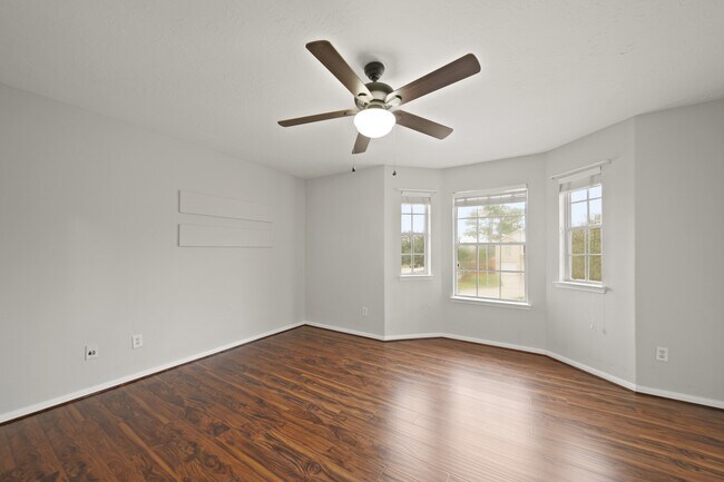 Building Photo - 18902 Sun Pass Dr