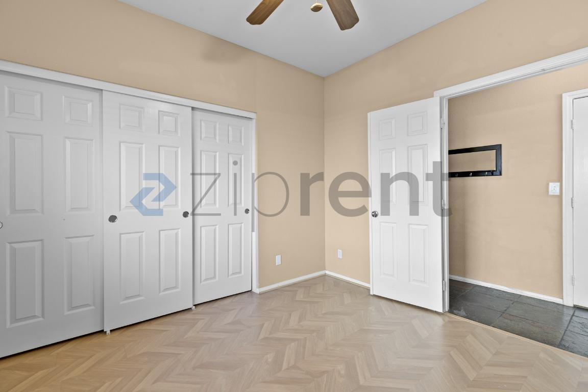 Building Photo - 2455 Silver Sunrise Ln