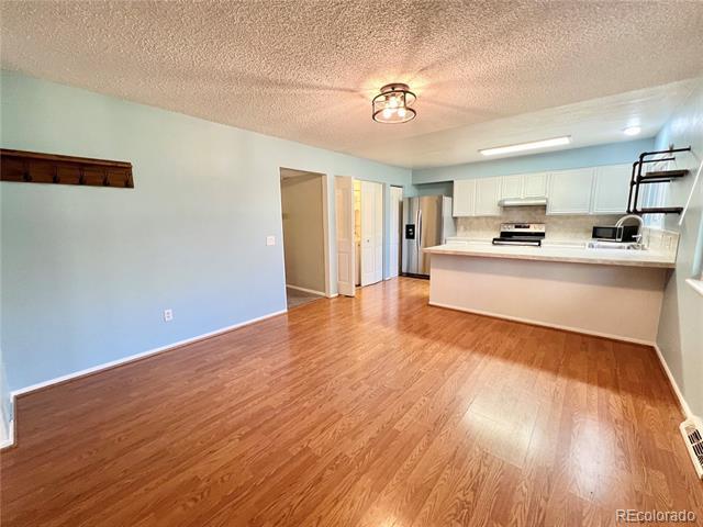 Building Photo - 387 Upham St