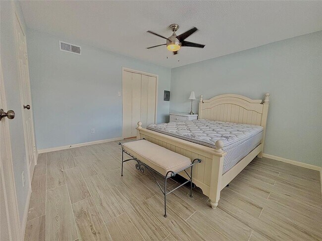 Building Photo - 2120 El Paseo St
