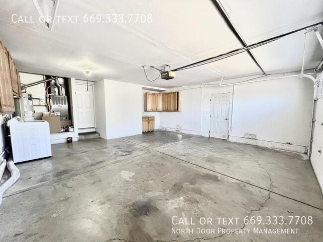 Building Photo - 3197 Bourgeois Way