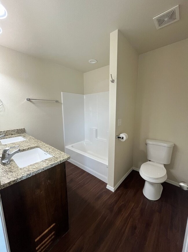 Building Photo - Paved Road/Cozy Home/Convenient location