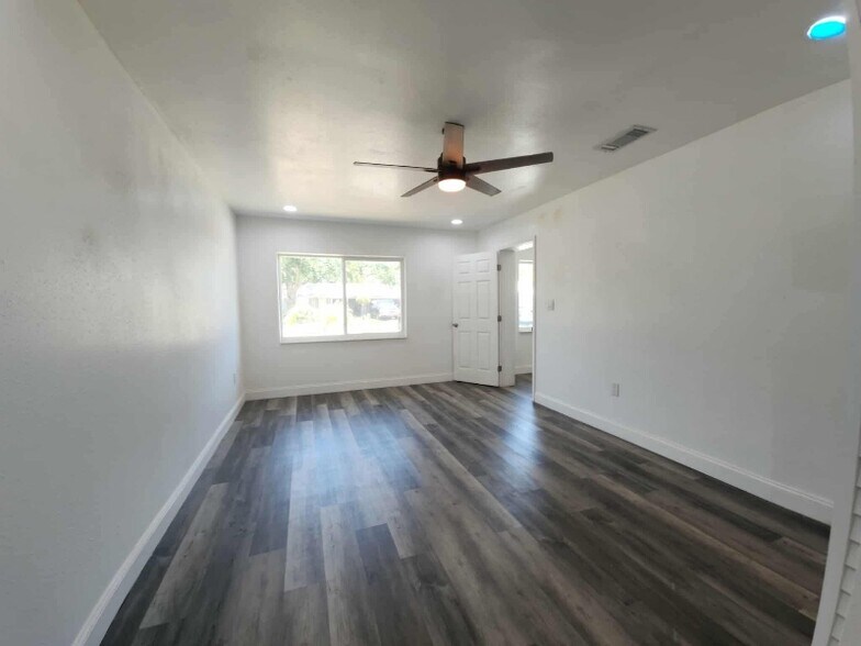 Building Photo - 3107 37th Ave W