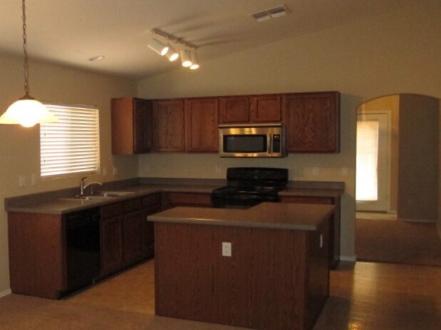 Building Photo - 126 S 220th Dr