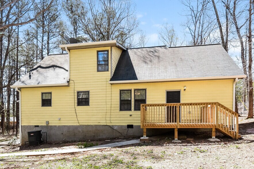 Building Photo - 6390 Queens Rd