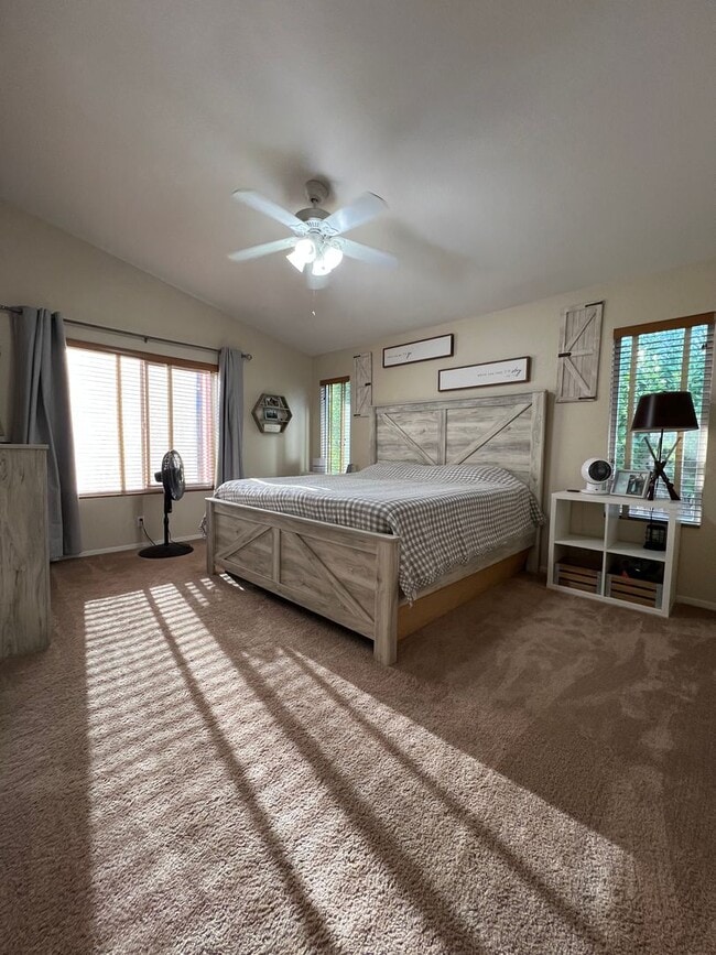 Building Photo - 3 Bedroom - Heart of Roseville