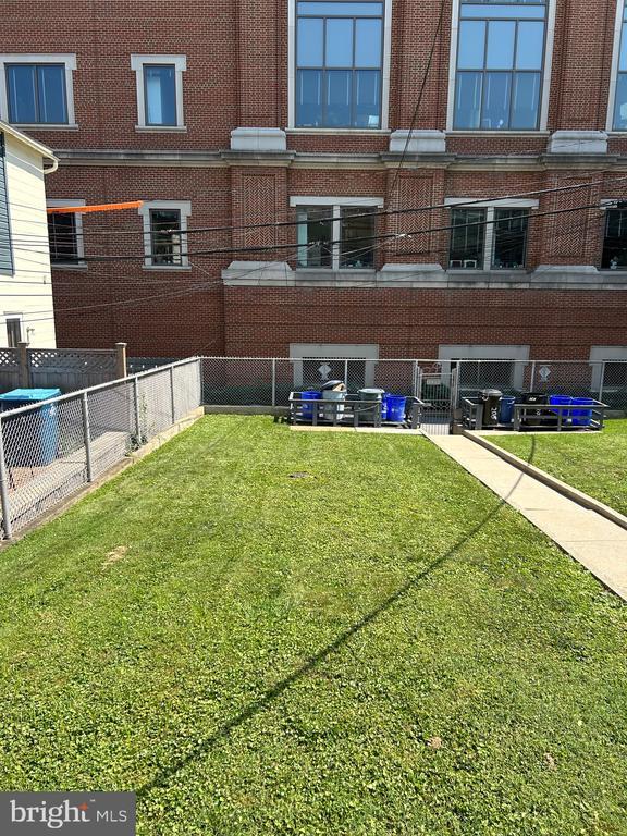 Building Photo - 206 W Gay St