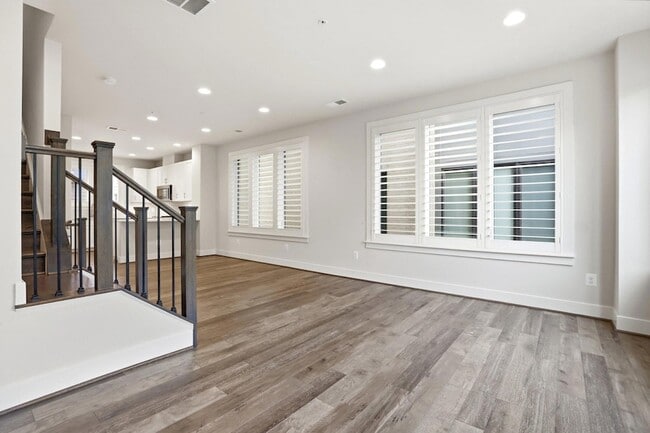 Building Photo - 6924 Rockledge Dr