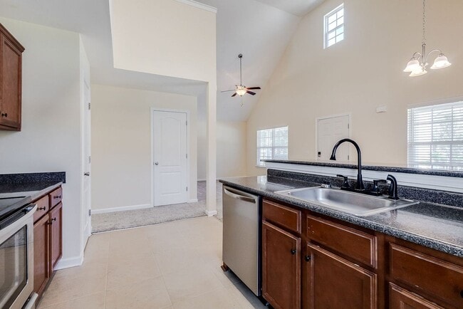 Building Photo - Unique 4BR Home with Private Upstairs Suite & Kitchenette in Georgetown