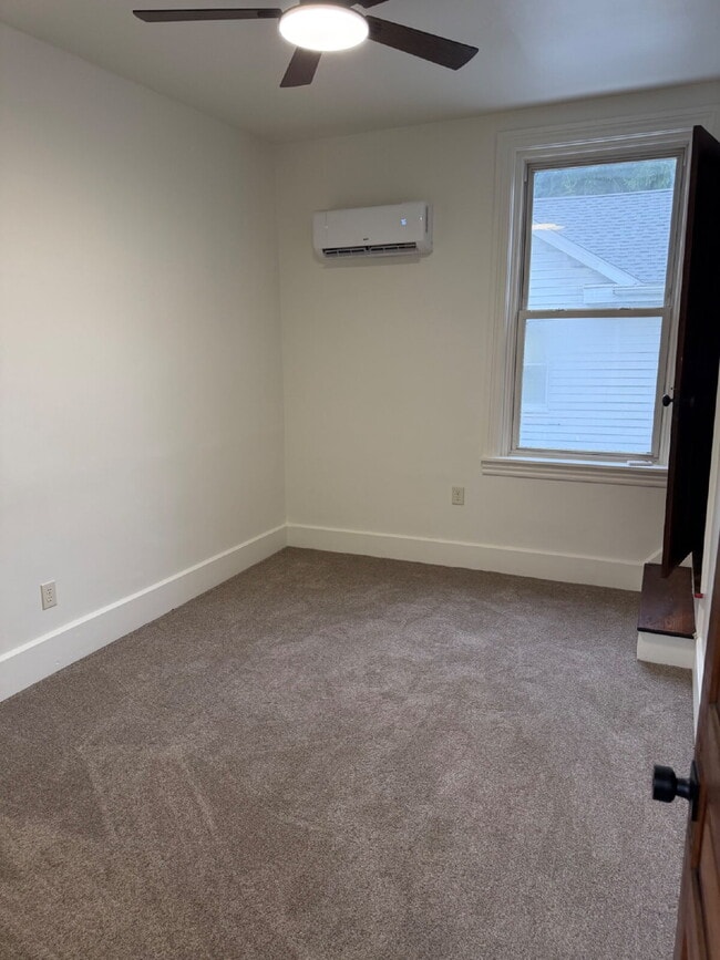 Building Photo - "Charming 3-Bedroom Retreat with 1.5 Baths on Main St in Lykens, PA!"