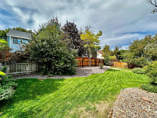 Building Photo - "Charming 3-Bed Highlands Ranch Home with ...