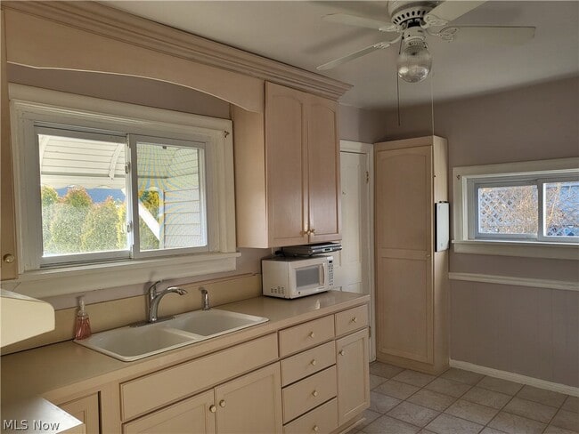 Building Photo - 108 Arizona Ave