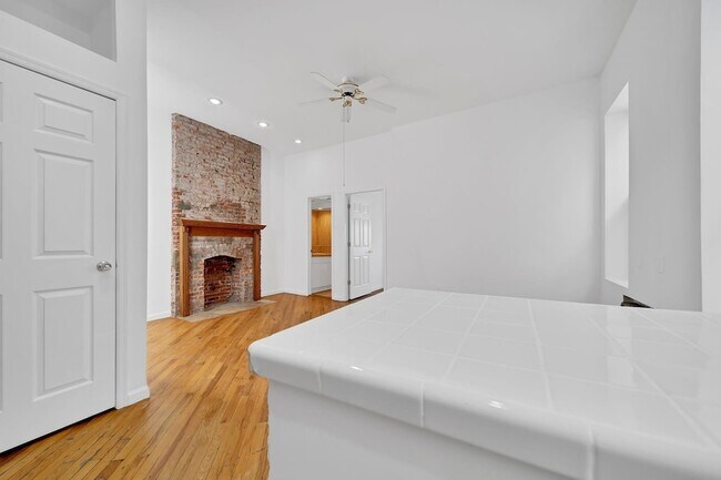 Building Photo - 316 Hudson St