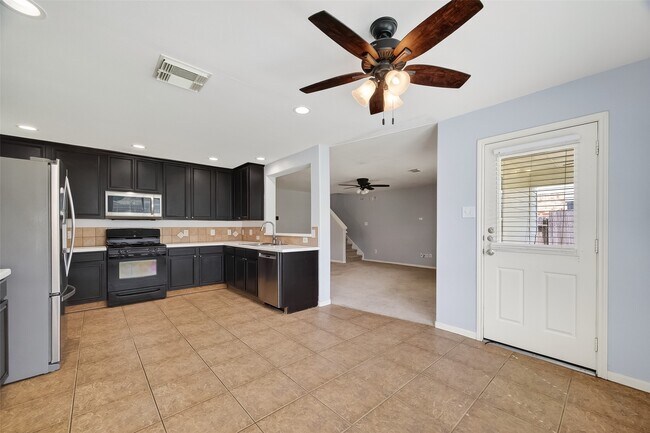 Building Photo - 31722 Royal Woods Ct