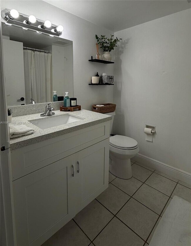 Building Photo - 9437 Fontainebleau Blvd