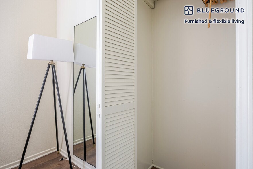 Building Photo - 747 Gayley Ave