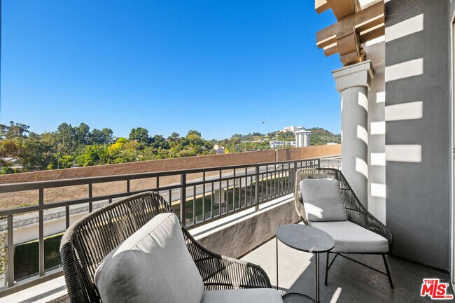 Building Photo - 130 S Sepulveda Blvd