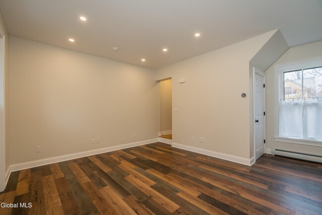 Building Photo - 302 Nelson Ave