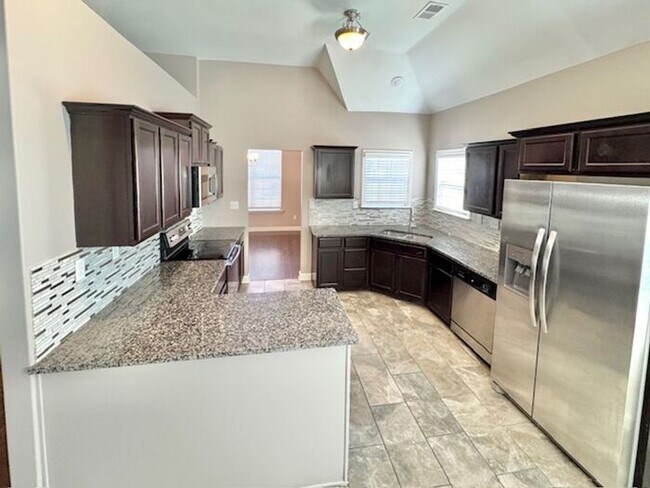 Building Photo - Now Leasing A Spacious 4 Bedroom 2 Bath Ho...
