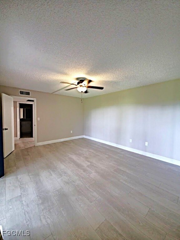 Building Photo - 5249 Cedarbend Dr