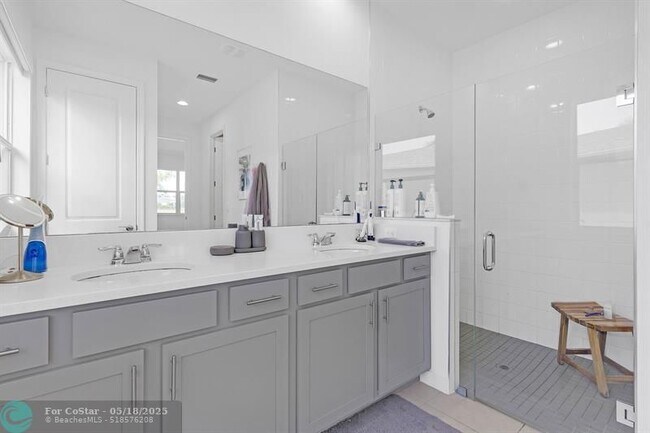 Building Photo - 11716 SW Lyra Dr.