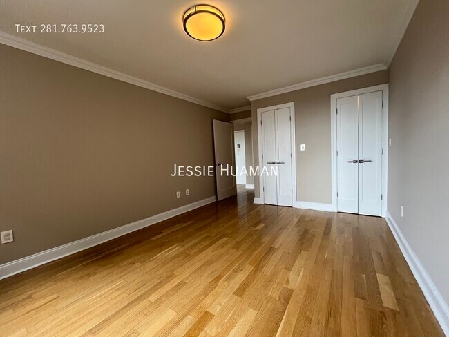 Building Photo - 80 N Moore St