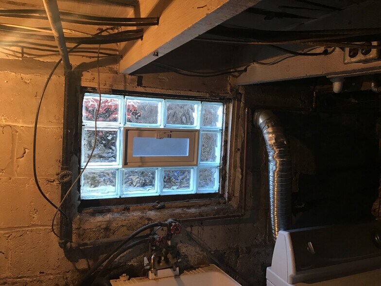 Building Photo - 9345 Charest St