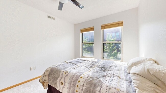 Building Photo - 560 N 2nd St