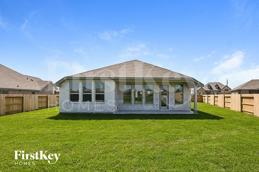 Building Photo - 14907 Lake Shore Ave