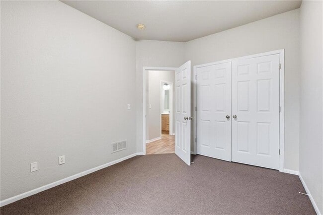 Building Photo - 10337 Parkview Ave