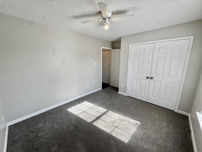 Building Photo - 6416 Valley Oak Dr