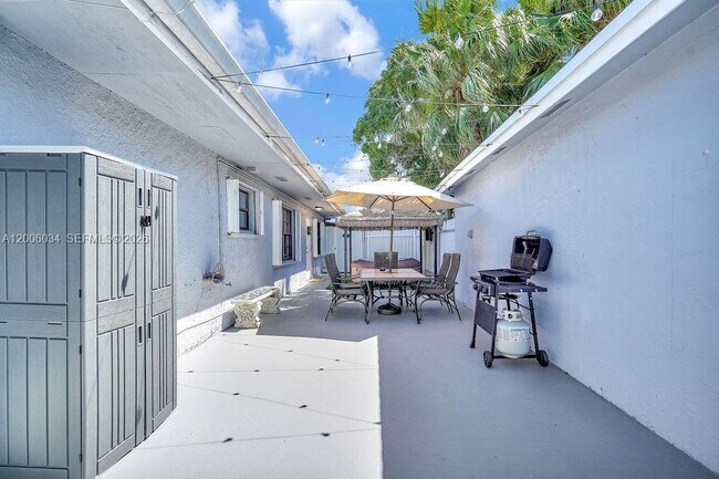 Building Photo - 25420 SW 124th Pl