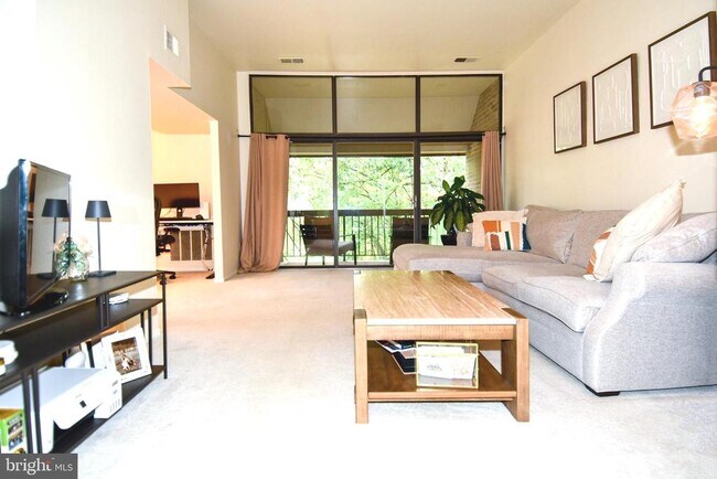 Building Photo - 1672 Parkcrest Cir
