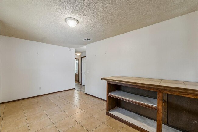 Building Photo - 3401 E Noble Dr