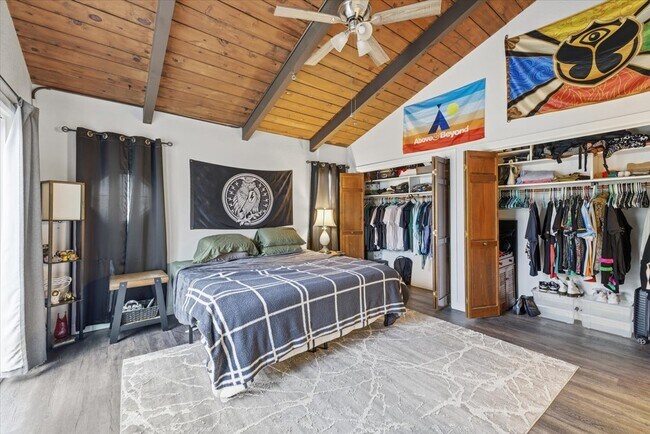 Building Photo - 401 Eastwood Dr