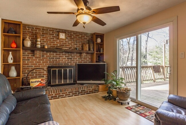 Building Photo - Beautiful 4 Bed 3.5 Bath On Cul De Sac In ...