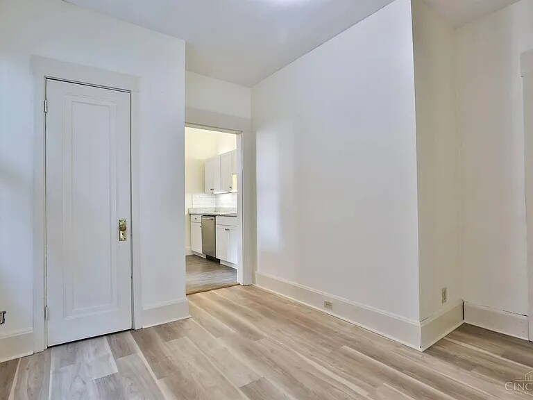 Building Photo - 2911 Robertson Ave