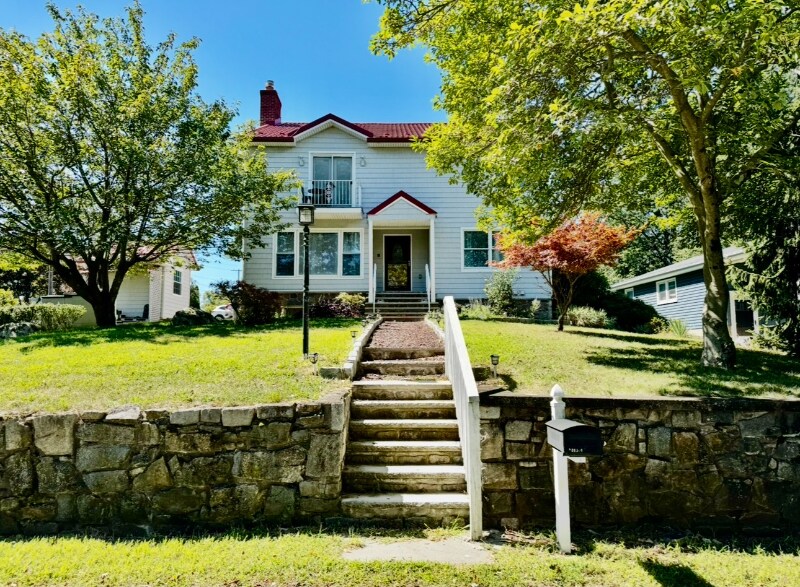 Primary Photo - 2 Papakating Rd