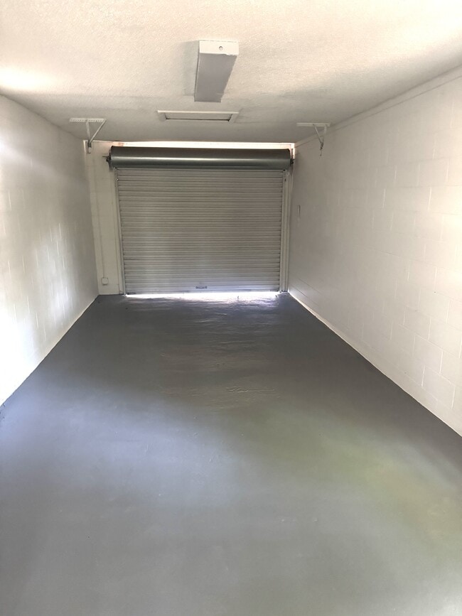 Building Photo - 8521 Chinaberry Dr