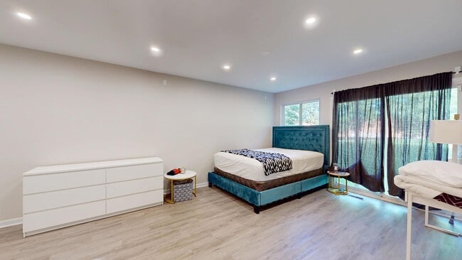 Building Photo - 113 Samuel Ct