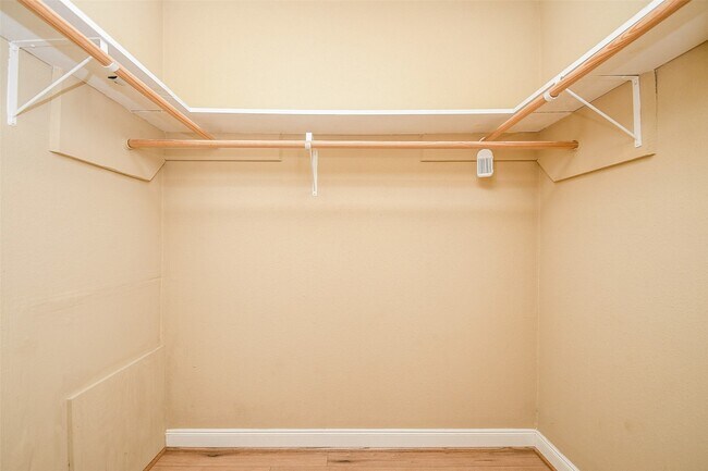 Building Photo - 710 N Fork Ct