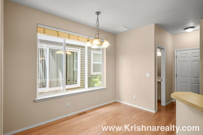 Building Photo - Lovely 3 BD* 2.5 Arbor Station Townhome Av...