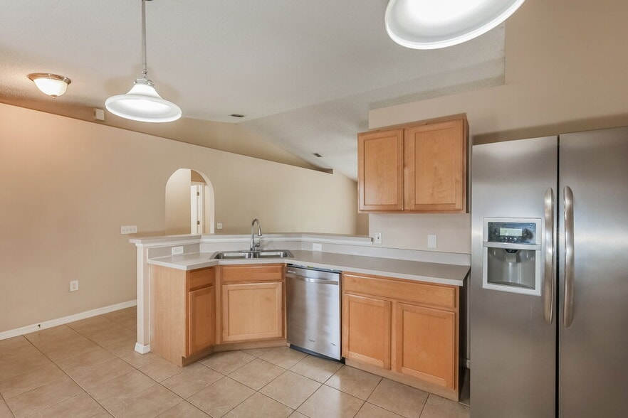 Building Photo - 703 Mountain Top Dr