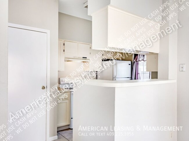 Building Photo - Charming Two-Story 2-Bedroom 1.5 Bathroom ...