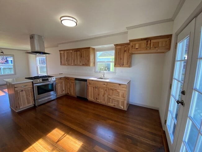 Building Photo - Beautifully done, 2/1 house in Eureka