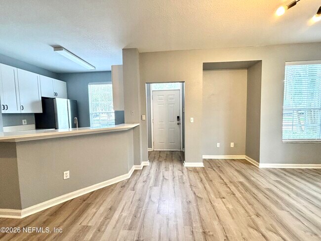 Building Photo - 13703 Richmond Park Dr N