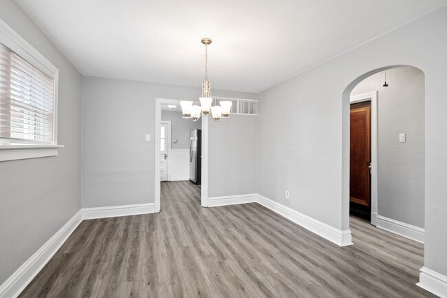 Building Photo - Flockin' Cute House