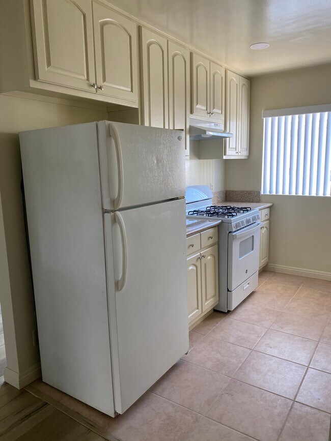 Building Photo - 11620 Iowa Ave